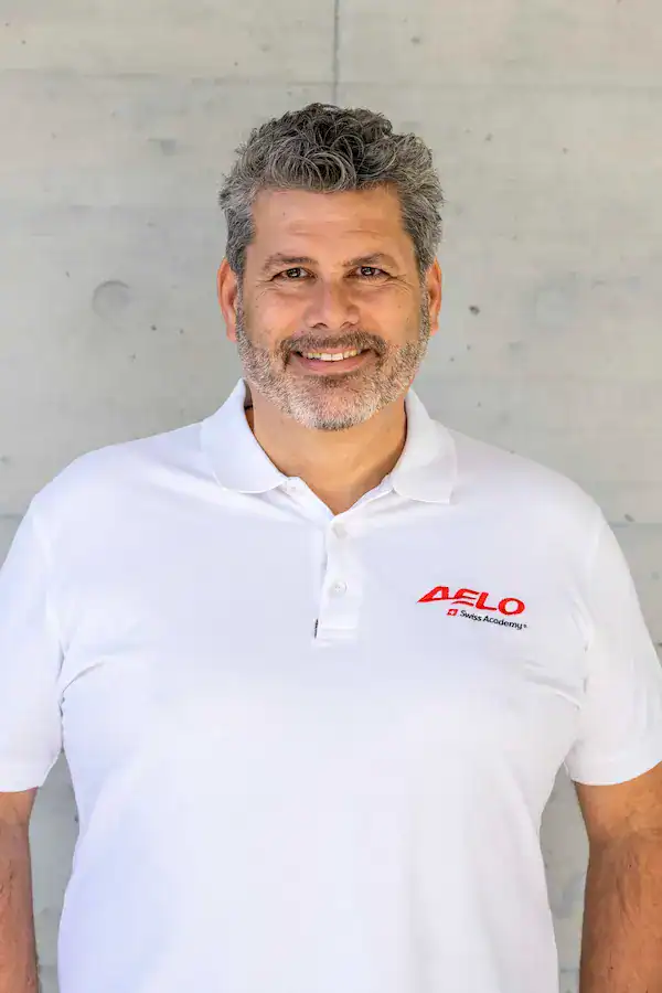 Erik Totaro, instructor de vuelo de Aelo Swiss Academy, retrato profesional.