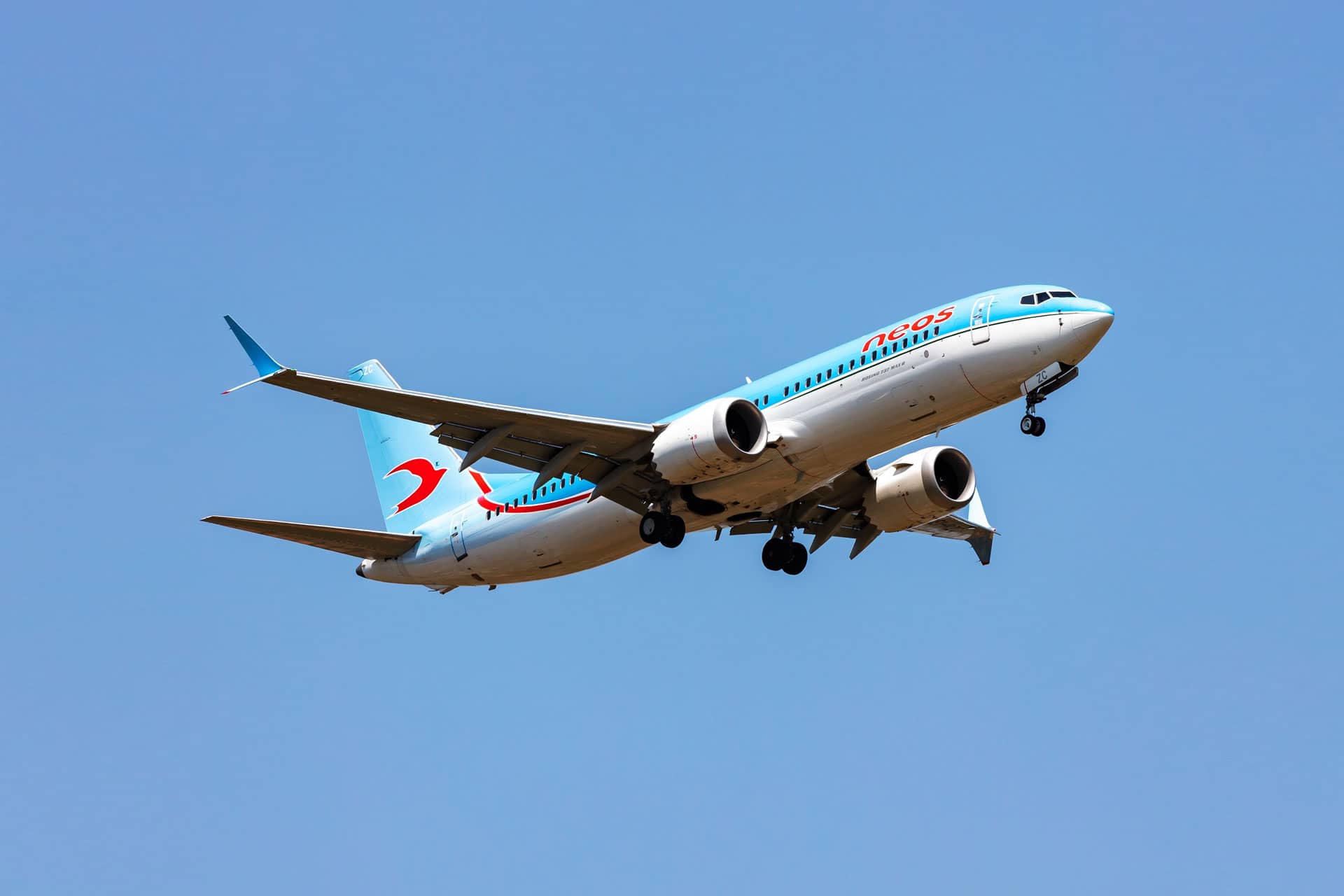 Avión NEOS Airlines en vuelo, programa PreSelect para pilotos de Aelo Swiss Academy.