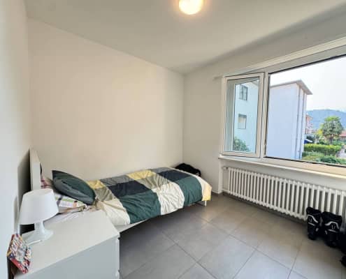 Habitación de estudiante amueblada en residencia de Aelo Swiss Academy, Locarno.