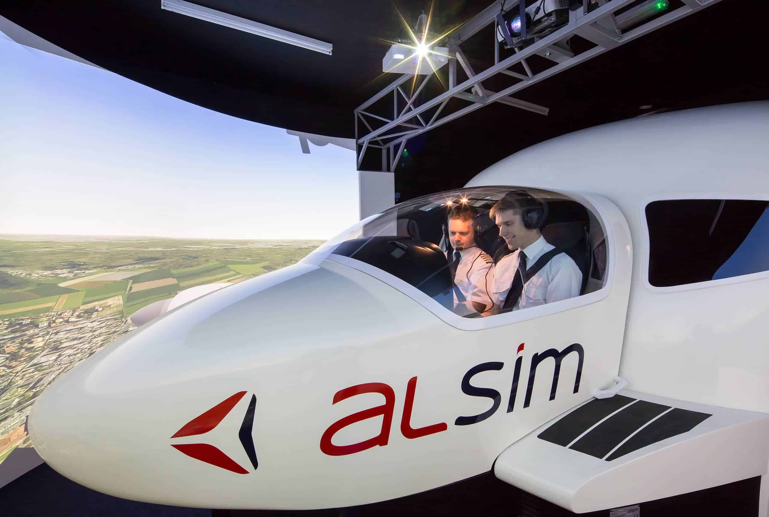 Simulador de vuelo Diamond DA42 para entrenamiento de pilotos en Aelo Swiss Academy.